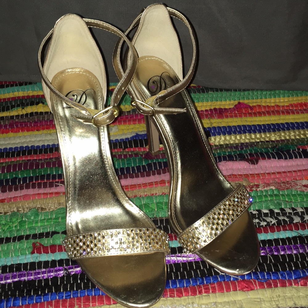 Heels - Picture 1 of 4